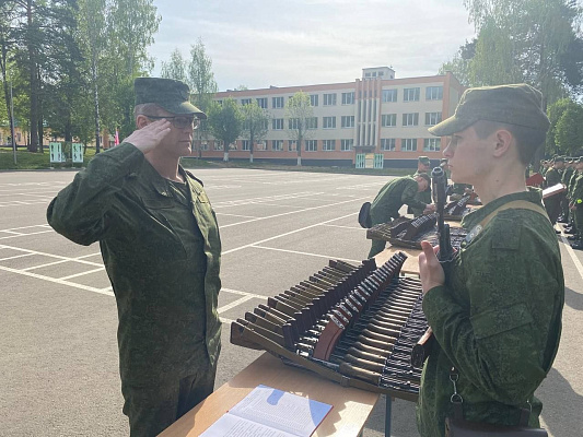Ритуал вручения оружия в 72 ОУЦ
