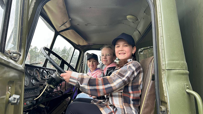 Школьники посетили военнослужащих, находящихся на полевом выходе