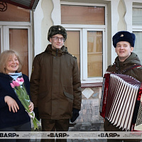 Военнослужащие срочной службы из 557 ибр поздравили своих мам с наступающим праздником 