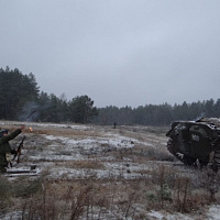Учатся гвардейцы