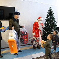 Военнослужащие поздравили воспитанников Кобринской детской деревни 