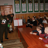 Хорошее настроение, тепло и улыбки — детям 