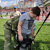 В Витебске в эти минуты широко празднуют День десантников и сил специальных операций