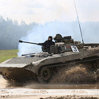 Занятия по вождению боевых машин с курсантами Военной академии