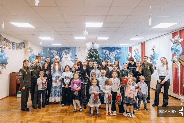 Курсанты военного факультета в БГАА приняли участие в акции «Наши дети» 