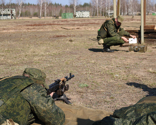 Занятие по огневой подготовке с военнослужащими 65 автбр
