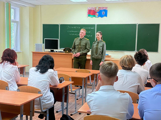 Военнослужащие провели урок мужества для школьников