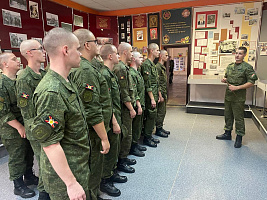 Курсанты военного факультета в БГУ посетили музей 52 оспб