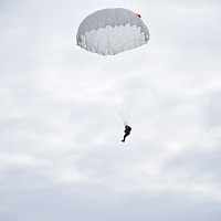 Военнослужащие 38 одшбр совершили прыжки с парашютом