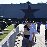 Военная ретротехника прибыла в Брестскую крепость-герой