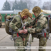 Военнослужащие 5-й отдельной бригады специального назначения десантировались из военно-транспортного самолёта Ил-76МД