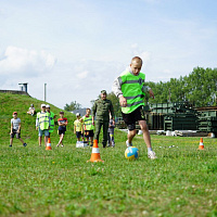 Военнослужащие 36-й дорожно-мостовой бригады устроили праздник воспитанникам Жодинского социально-педагогического центра