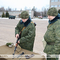 На сборах с военнообязанными, призванными из запаса на военный сбор, продолжаются занятия по предметам общевойсковой подготовки