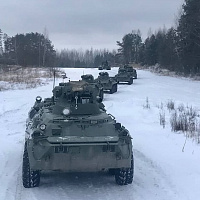 Учатся гвардейцы