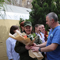 Белорусские женщины принимают поздравления с Днем женщин в Сирии 