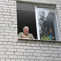 Гвардейцы поздравили ветеранов