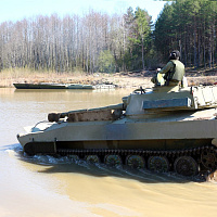Занятия по вождению боевых машин на плаву с военнослужащими 11 омбр