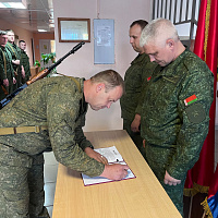 Военнообязанные, участвующие в учении с военными комиссариатами Гродненской области, приняли Военную присягу