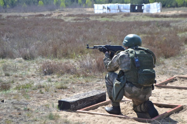 На огневом рубеже — специалисты войсковой разведки