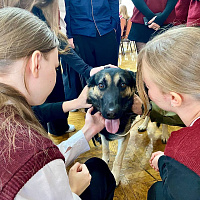 Выставка вооружения, средств поиска и экипировки для учащихся