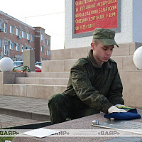 Военнослужащие 557-й инженерной бригады ЗОК наводят порядок на закрепленных воинских захоронениях и памятниках воинской славы