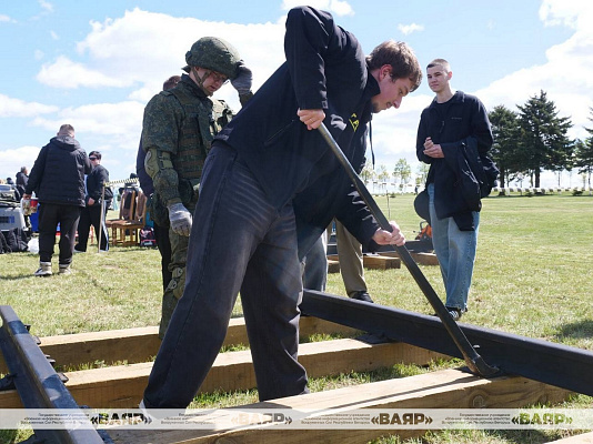 Праздничные мероприятия у мемориального комплекса «Курган Славы»