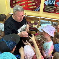 Об армии с интересом