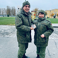 Женщины 36-й дорожно-мостовой бригады поздравили своих сослуживцев с Днём отца