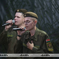 Концерт для участников учения на фоне великолепного заката