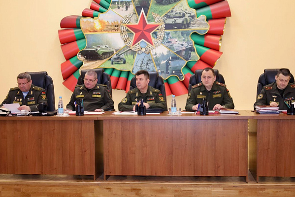 Под руководством командующего войсками СЗОК состоялся военный совет