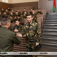 Чествование военнослужащих, увольняемых в запас