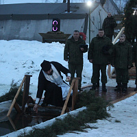 Военнослужащие 30 ождбр окунулись в прорубь в праздник Крещения Господня