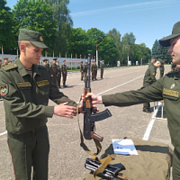 Новому пополнению – личное оружие!