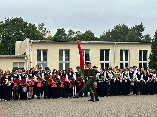 Военнослужащие 361 боо (ЦОВУ) поздравили школьников с Днём знаний