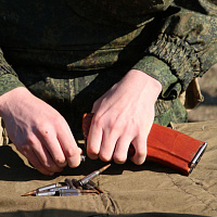 Занятие по огневой подготовке с военнослужащими 65 автбр