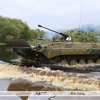 Курсанты Военной академии преодолели водную преграду