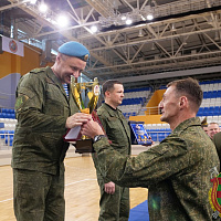 И в спорте служат примером