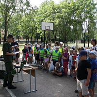 Военные инженеры приехали в гости к школьникам