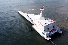 В Индонезии спущен на воду второй ракетный тримаран
