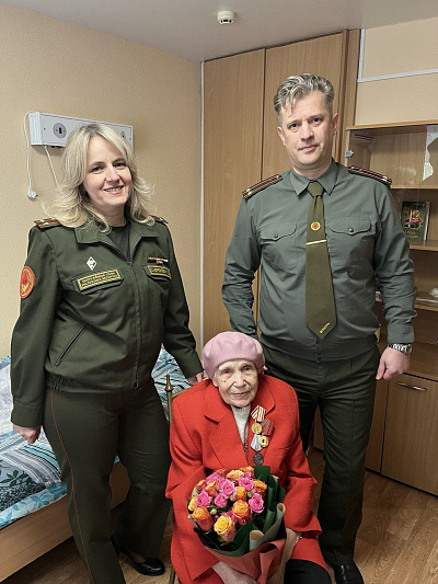 Ветерана ЦДО поздравили с наступающим праздником — Днем Победы