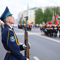  Белорусские военнослужащие приняли участие в праздновании Дня государственных символов страны