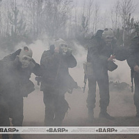 Военнообязанные, призванные из запаса, продолжают проходить курс общевойсковой подготовки