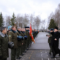 Служите достойно!