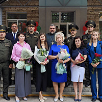 Военнослужащие 50 саб и 49 ртбр поздравили школьников с Днём знаний