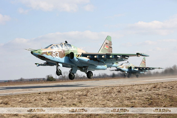 На аэродроме 116-й гвардейской штурмовой авиабазы прошли плановые полеты