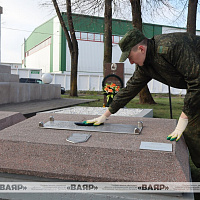 Военнослужащие 557-й инженерной бригады ЗОК наводят порядок на закрепленных воинских захоронениях и памятниках воинской славы