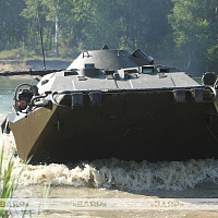 Форсирование водной преграды в рамках совместной антитеррористической тренировки Беларуси и Китая «Атакующий сокол»
