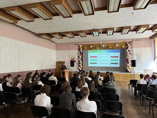 Представитель военно-технического факультета в БНТУ провёл профориентационную работу со школьниками