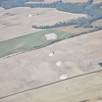 Военнослужащие 38 одшбр совершили прыжки с парашютом
