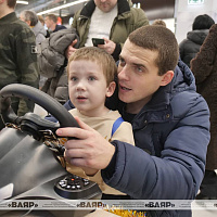 Белорусские военные принимают участие в празднике в столичном торговом центре «Першы нацыянальны гандлёвы дом»